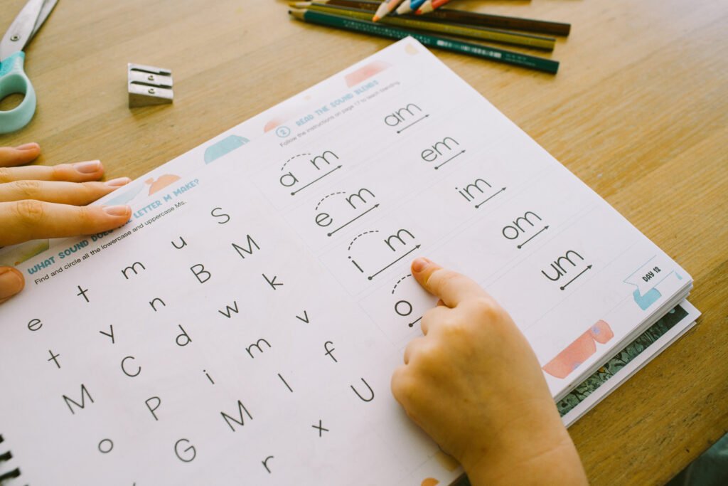 how to teach homeschool phonics, kindergarten phonics curriculum, homeschool phonics pdf, teaching a gifted child phonics, how to teach reading, Best way to teach phonics at home