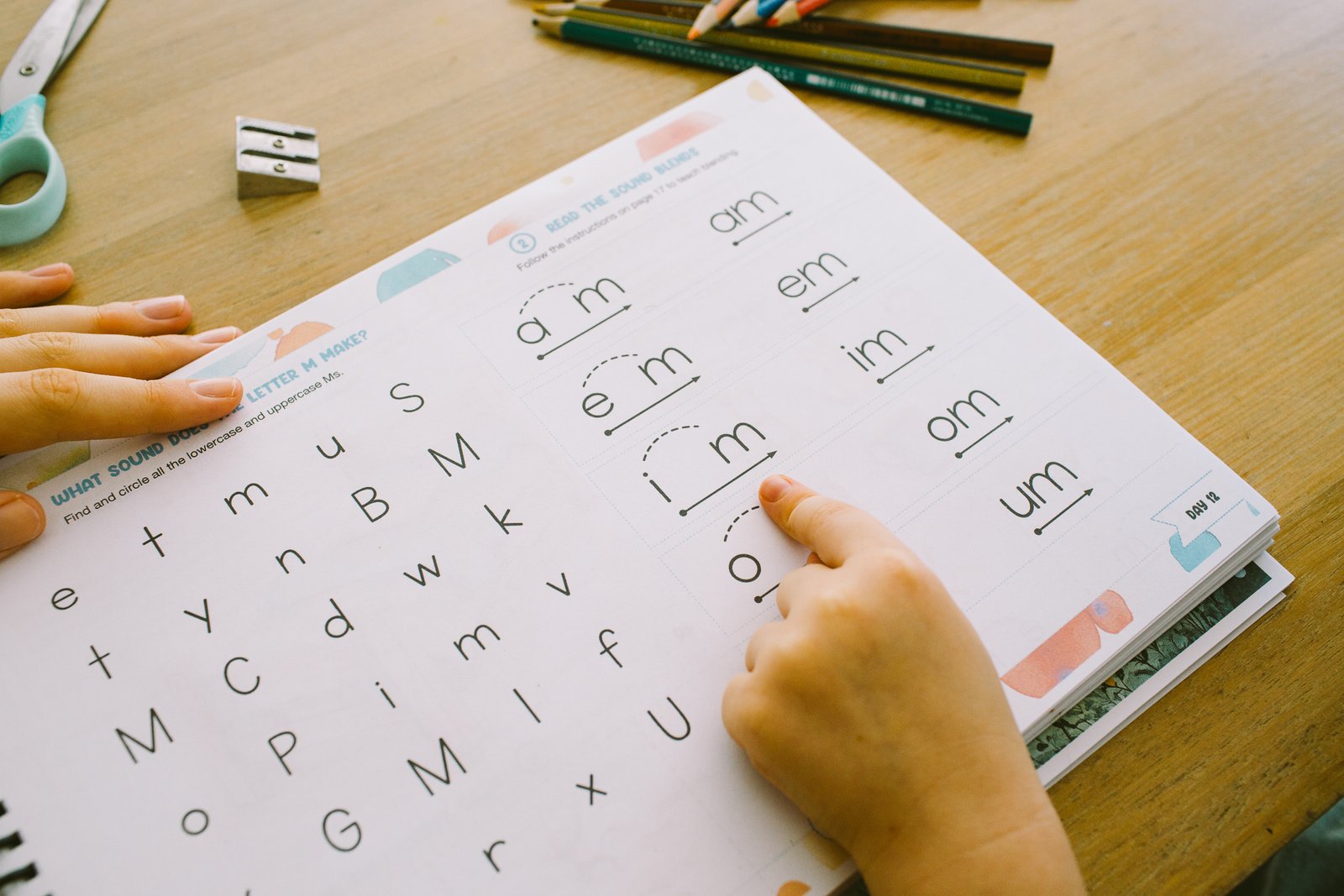 how to teach homeschool phonics, kindergarten phonics curriculum, homeschool phonics pdf, teaching a gifted child phonics, how to teach reading, Best way to teach phonics at home