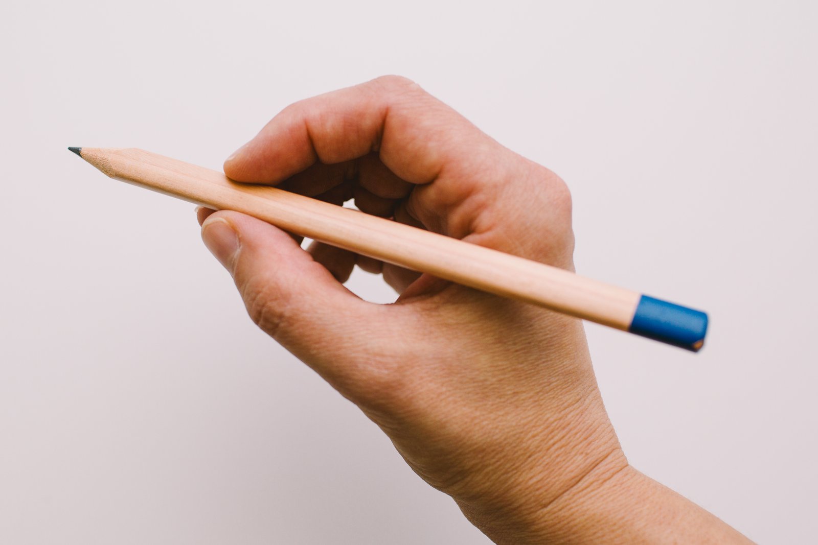 correct pencil grip, handwriting, how to hold a pencil correctly, homeschool handwriting curriculum, pencil grasp, correct pencil grasp, free handwriting curriculum, handwriting curriculum pdf