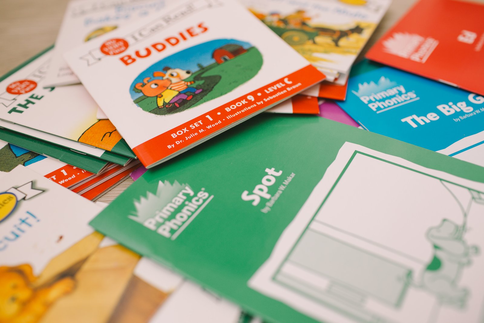 phonics readers, decodable vs predictive phonics readers, best phonics books for beginners